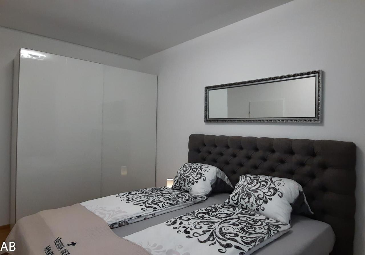 Superior Apartment & Rooftop Pool Відень Екстер'єр фото